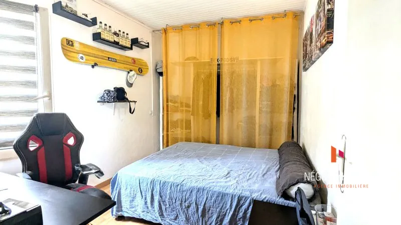 Maison de village à Nages et Solorgues avec terrasse et parking, 102 m² 