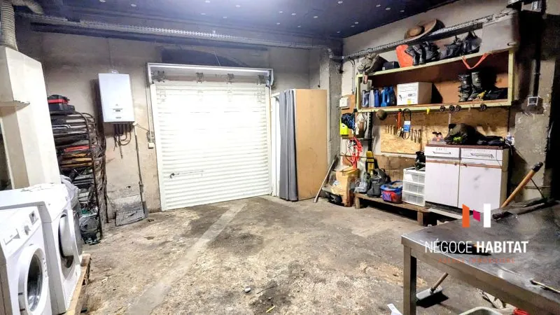 Maison de village à Nages et Solorgues avec terrasse et parking, 102 m² 