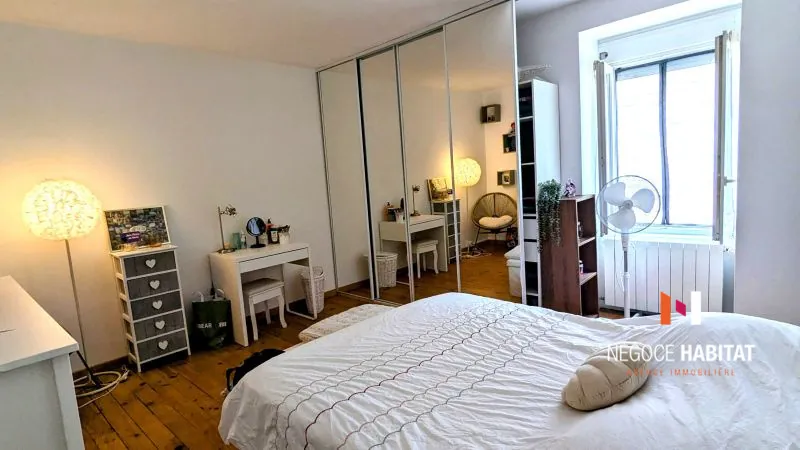 Maison de village à Nages et Solorgues avec terrasse et parking, 102 m² 