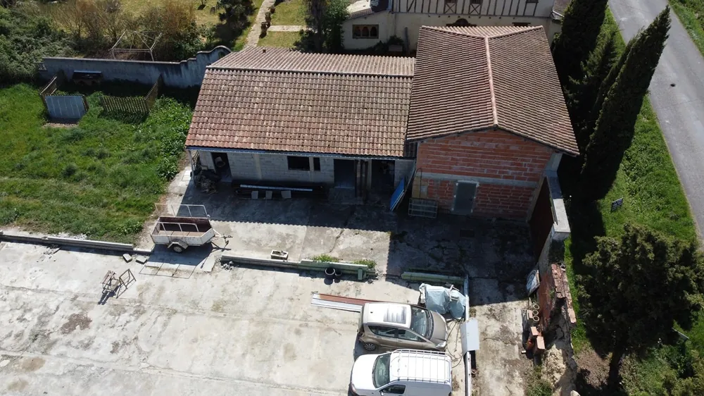 Maison à rénover avec grande grange à Monbardon, 160 m² à personnaliser dans le Gers 