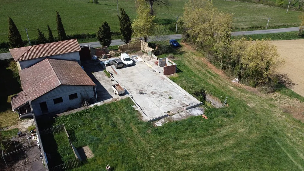 Maison à rénover avec grande grange à Monbardon, 160 m² à personnaliser dans le Gers