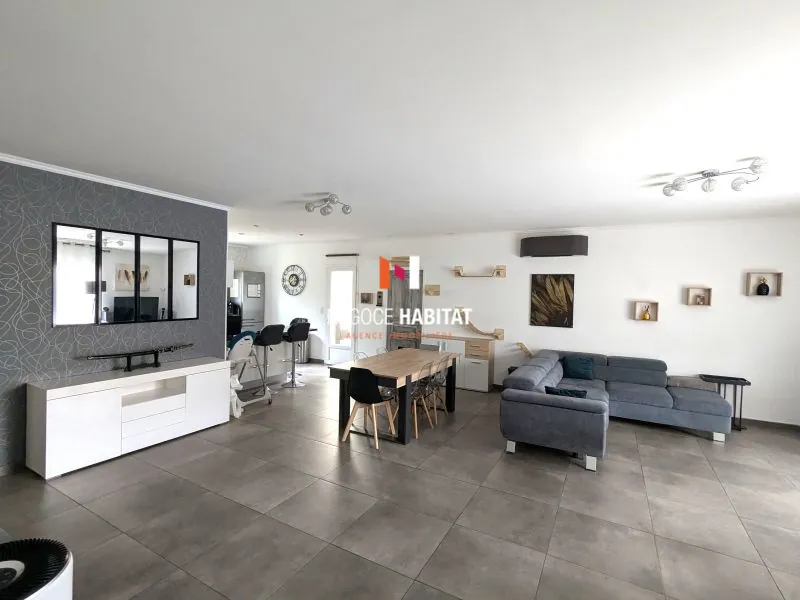 Villa contemporaine de plain-pied à Ales avec prestations haut de gamme 