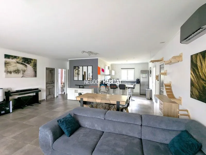 Villa contemporaine de plain-pied à Ales avec prestations haut de gamme 