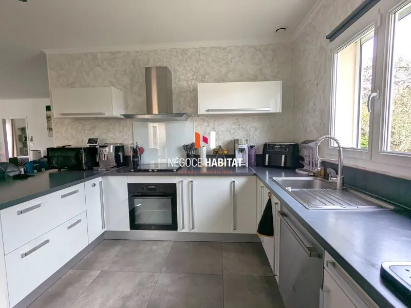 Villa contemporaine de plain-pied à Ales avec prestations haut de gamme 