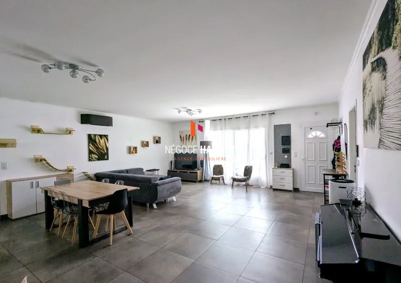 Villa contemporaine de plain-pied à Ales avec prestations haut de gamme 