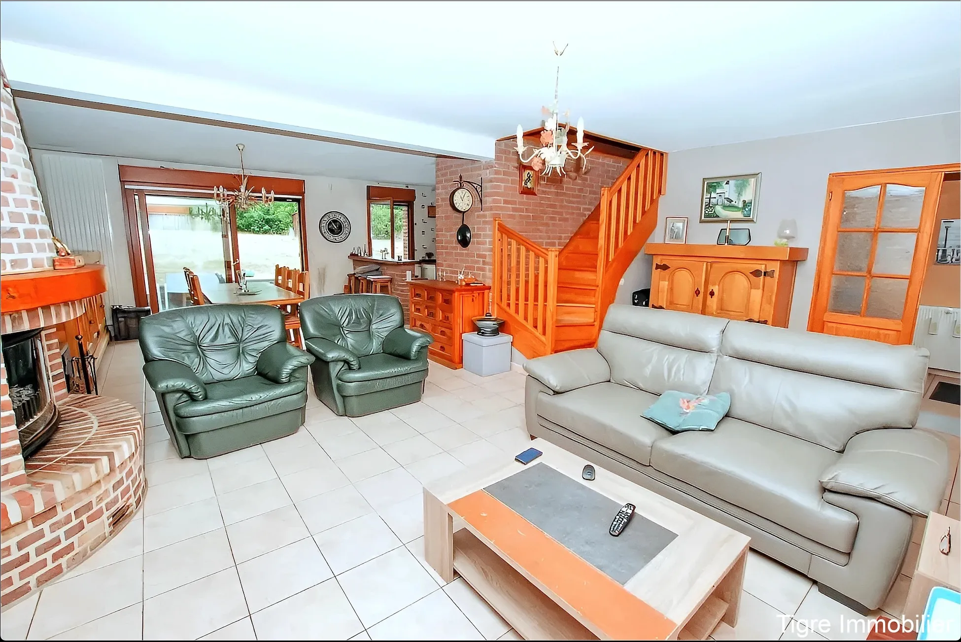 Villa en brique avec 4 chambres, double garage et grand sous-sol à Jeumont 