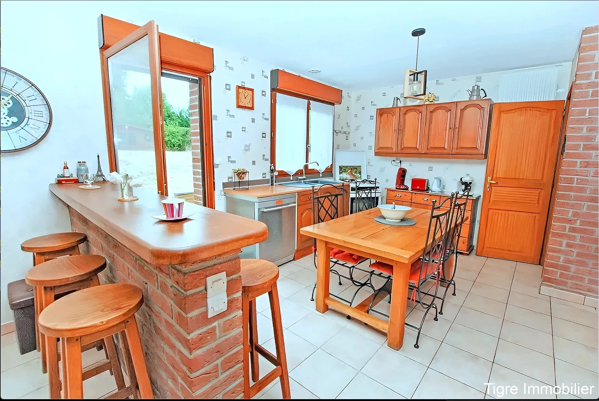 Villa en brique avec 4 chambres, double garage et grand sous-sol à Jeumont 