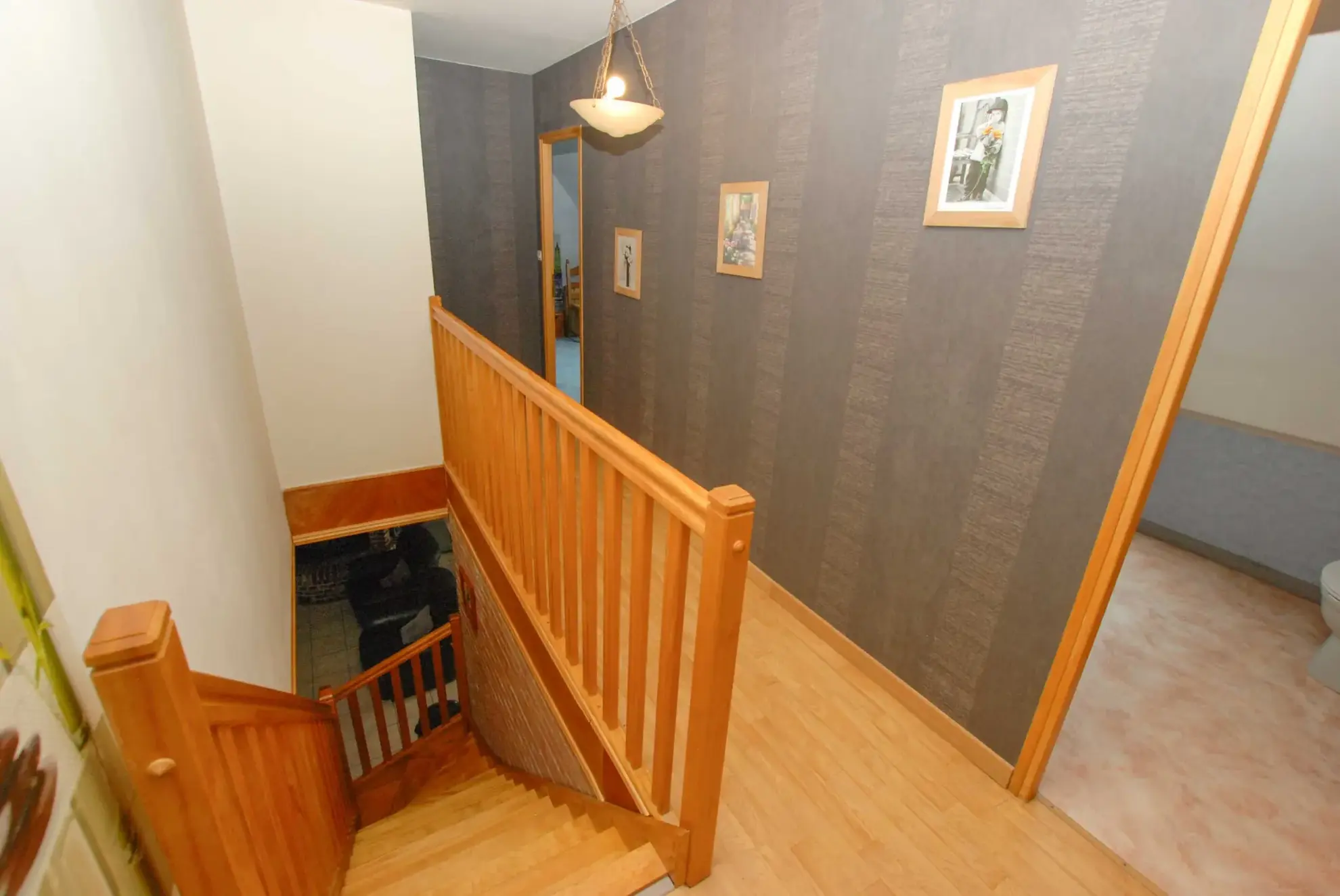 Villa en brique avec 4 chambres, double garage et grand sous-sol à Jeumont 