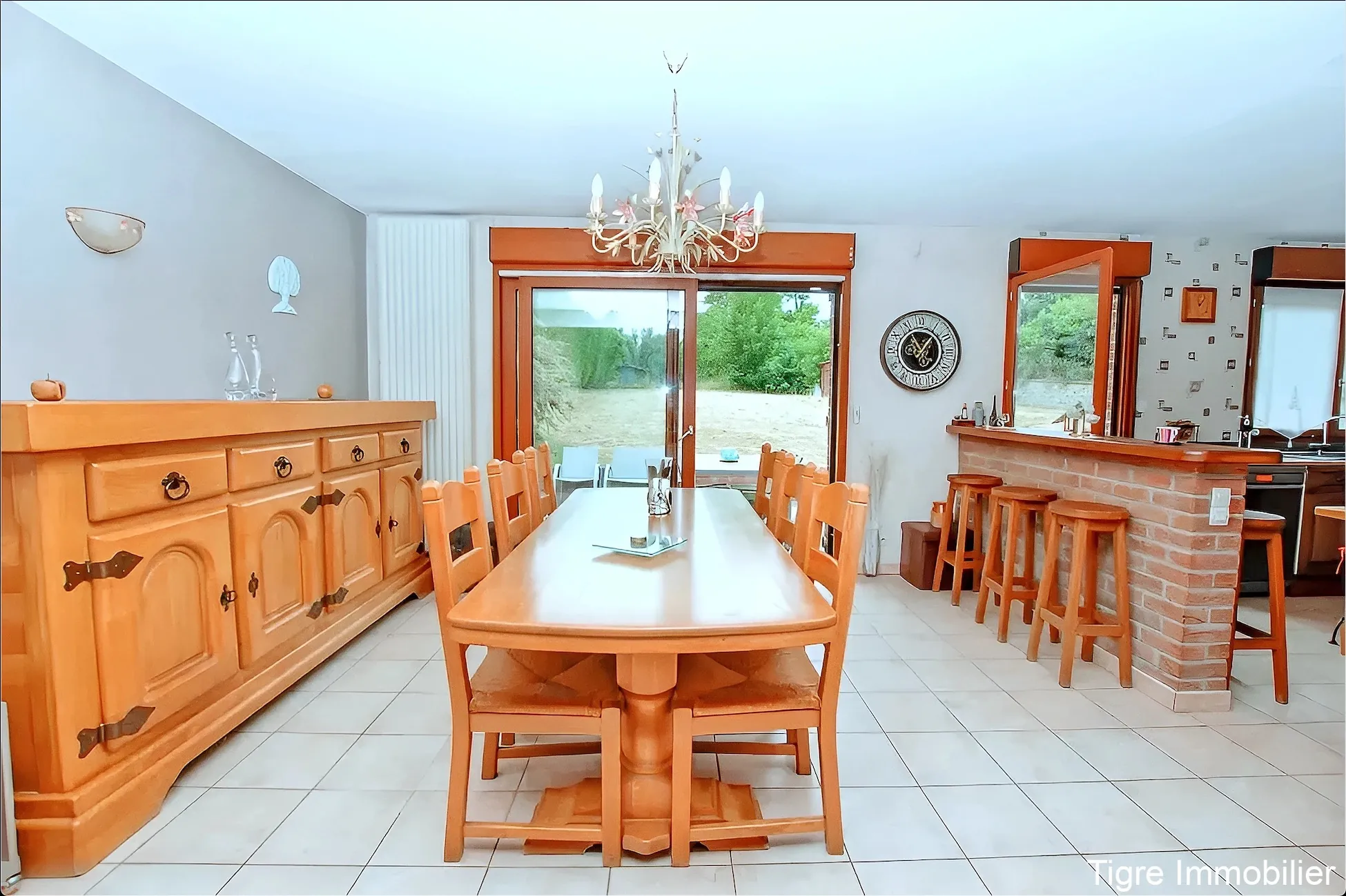 Villa en brique avec 4 chambres, double garage et grand sous-sol à Jeumont 