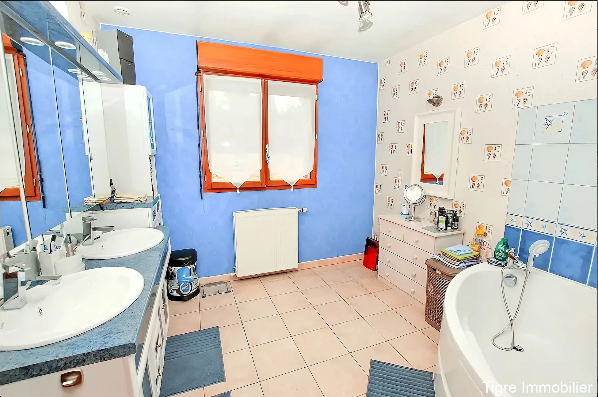 Villa en brique avec 4 chambres, double garage et grand sous-sol à Jeumont 