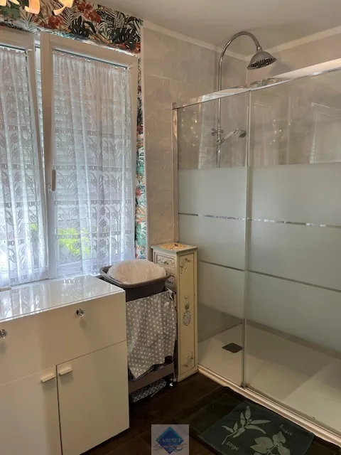 Maison mitoyenne rénovée à Gamaches avec terrasse et dépendances 