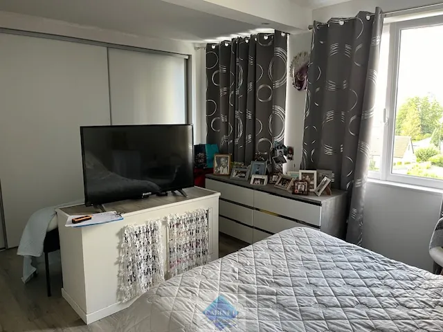 Maison mitoyenne rénovée à Gamaches avec terrasse et dépendances 