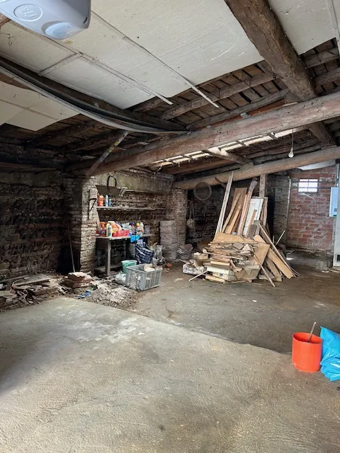 Opportunité immobilière à Leguevin avec deux maisons et garages à rénover 