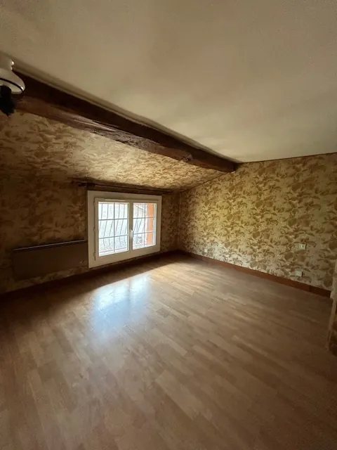 Opportunité immobilière à Leguevin avec deux maisons et garages à rénover 