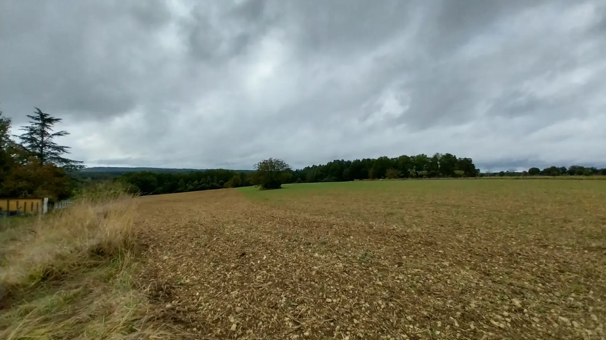 Terrain constructible de 2 600 m² près de Brantôme en Périgord Vert 