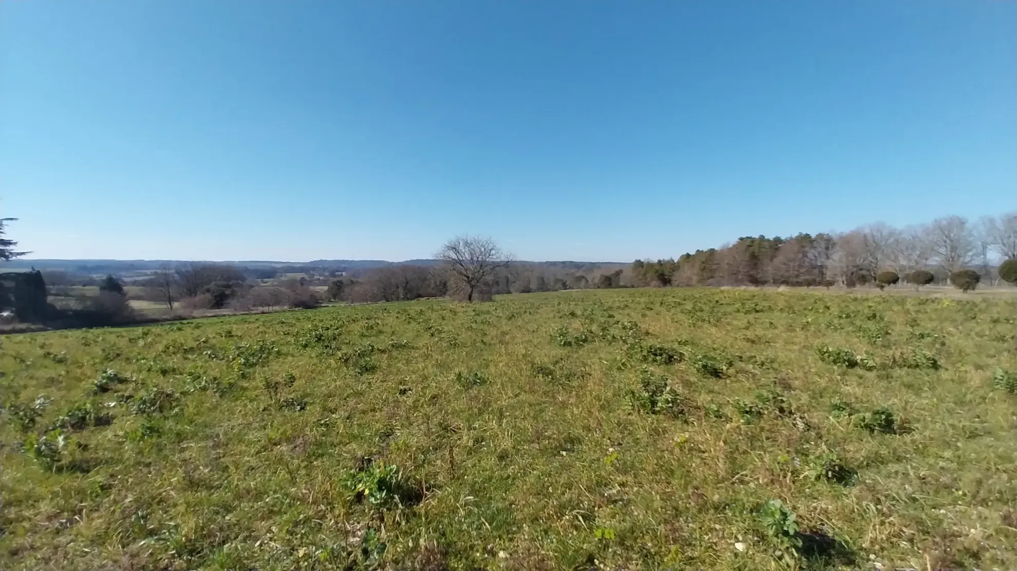 Terrain constructible de 2 600 m² près de Brantôme en Périgord Vert