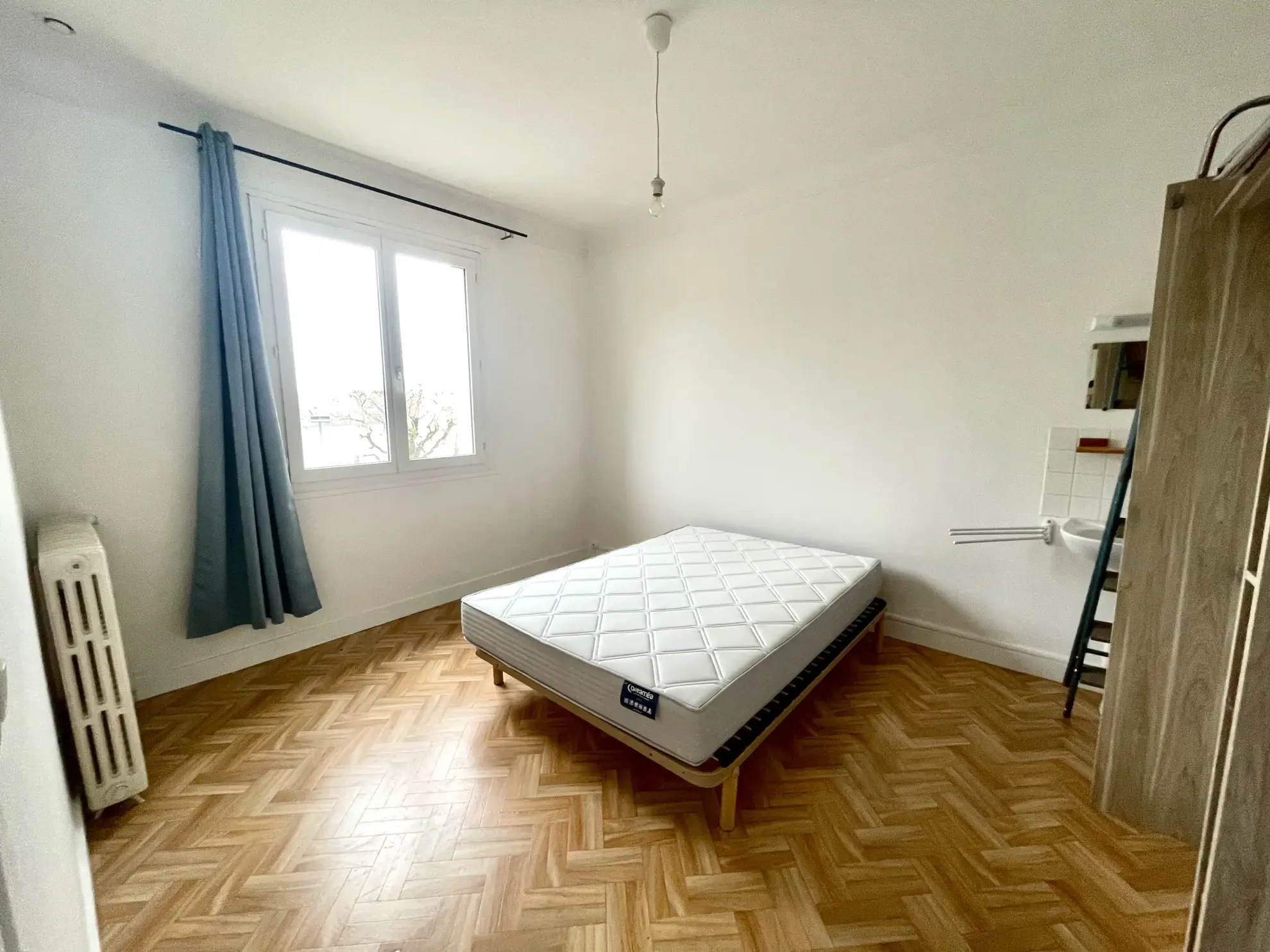 Maison de ville mitoyenne avec jardin et garage à Périgueux 