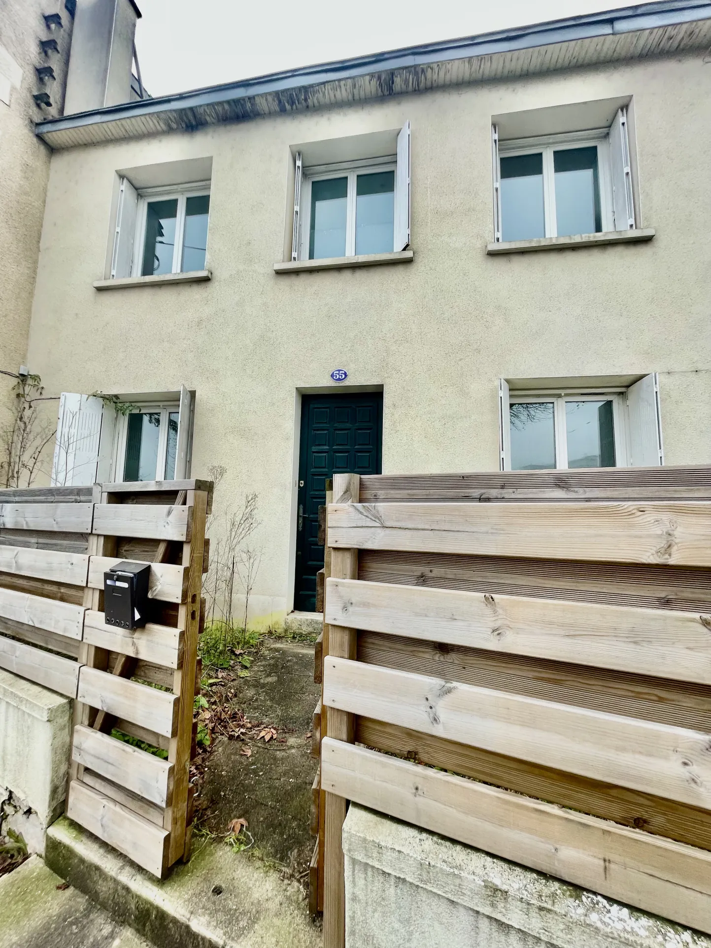 Maison de ville mitoyenne avec jardin et garage à Périgueux