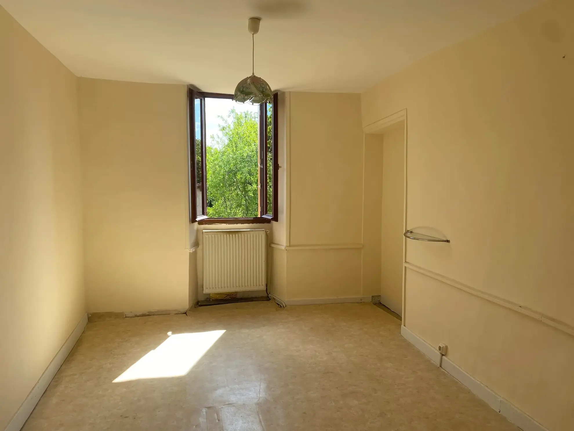 À vendre maison en pierre avec pigeonnier à Riberac, 140 m², terrain 1350 m², à rénover 