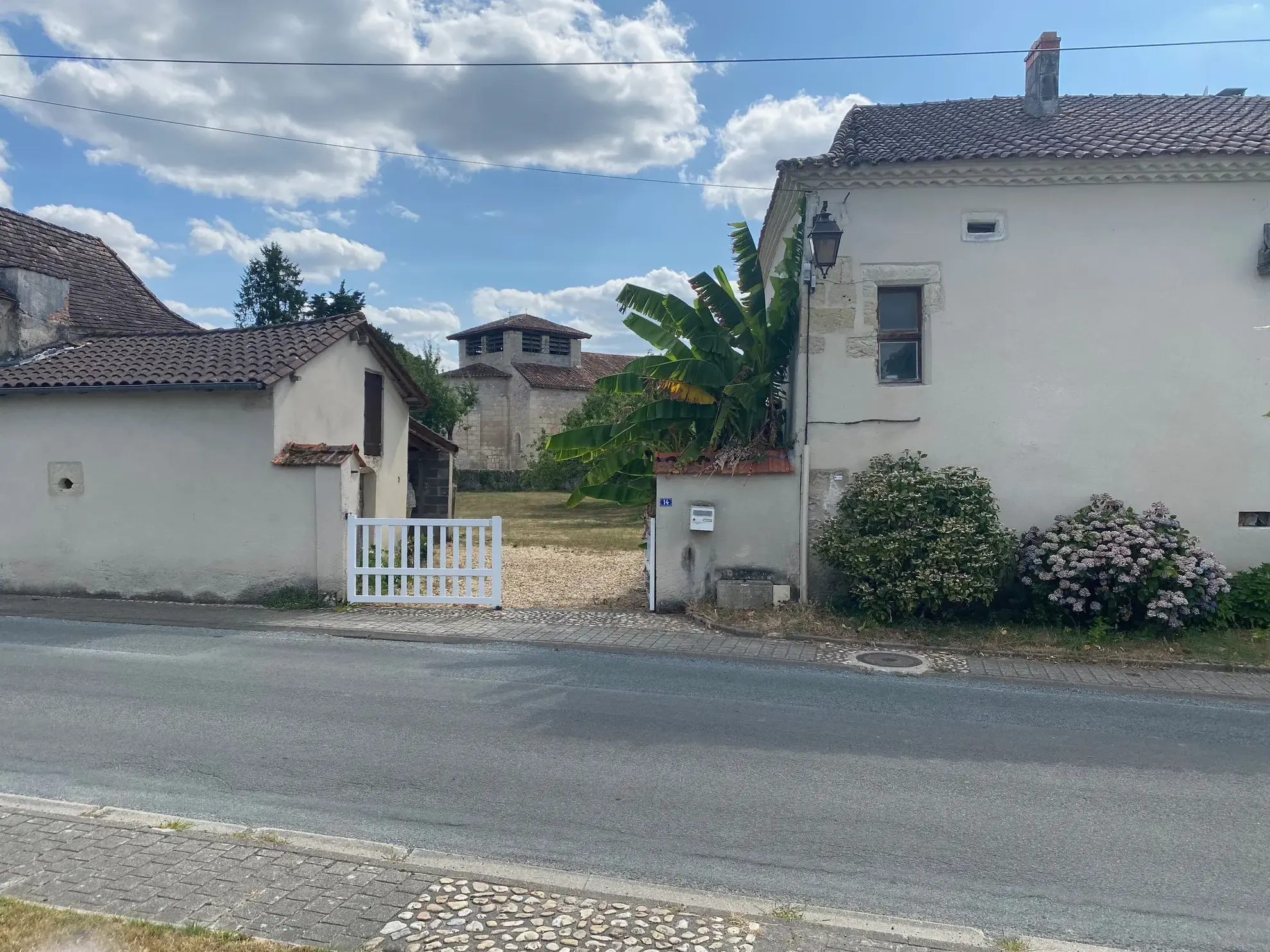 À vendre maison en pierre avec pigeonnier à Riberac, 140 m², terrain 1350 m², à rénover 