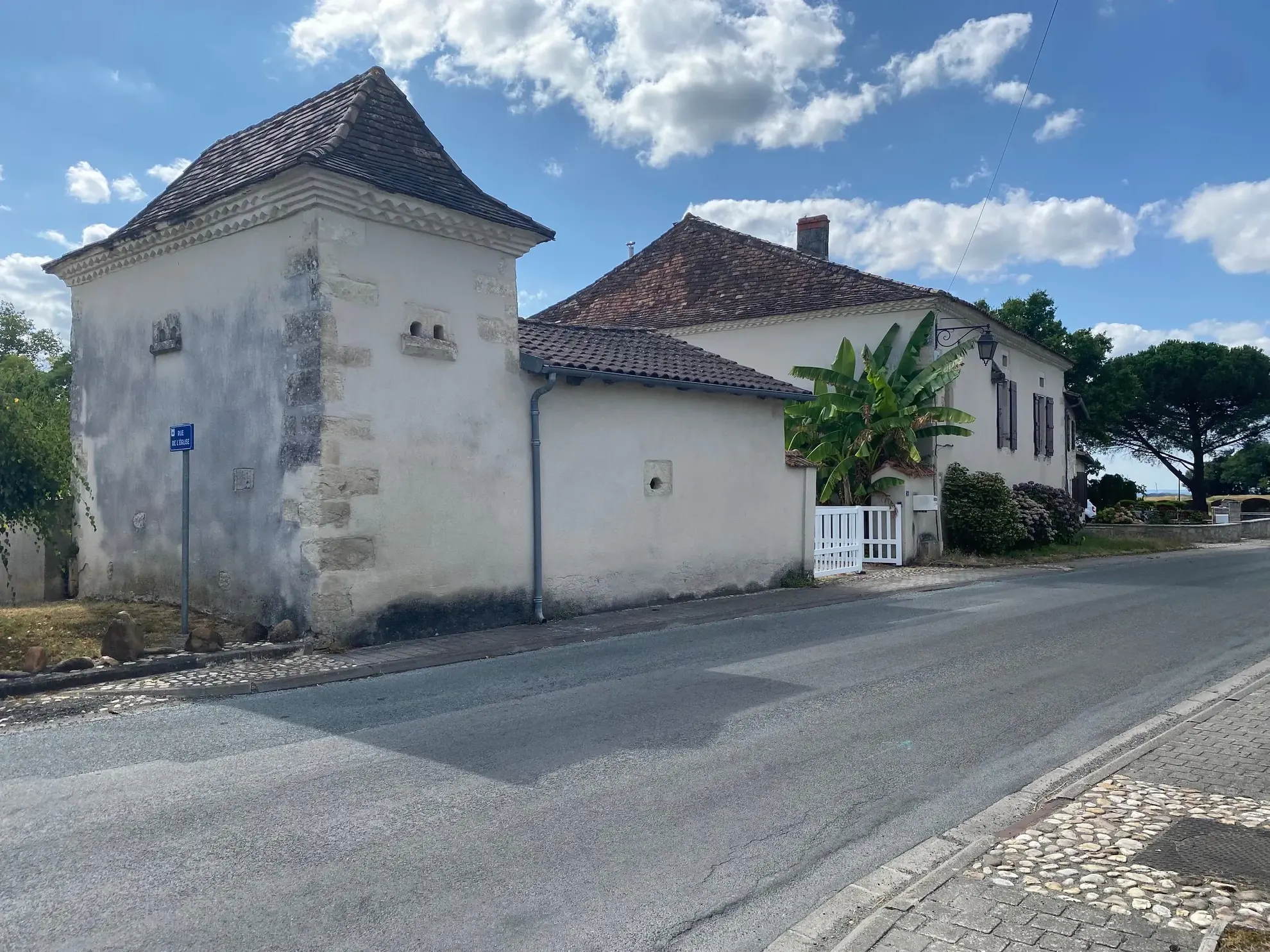 À vendre maison en pierre avec pigeonnier à Riberac, 140 m², terrain 1350 m², à rénover