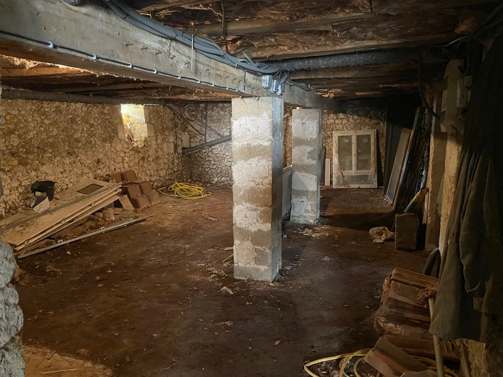 À vendre maison en pierre avec pigeonnier à Riberac, 140 m², terrain 1350 m², à rénover 