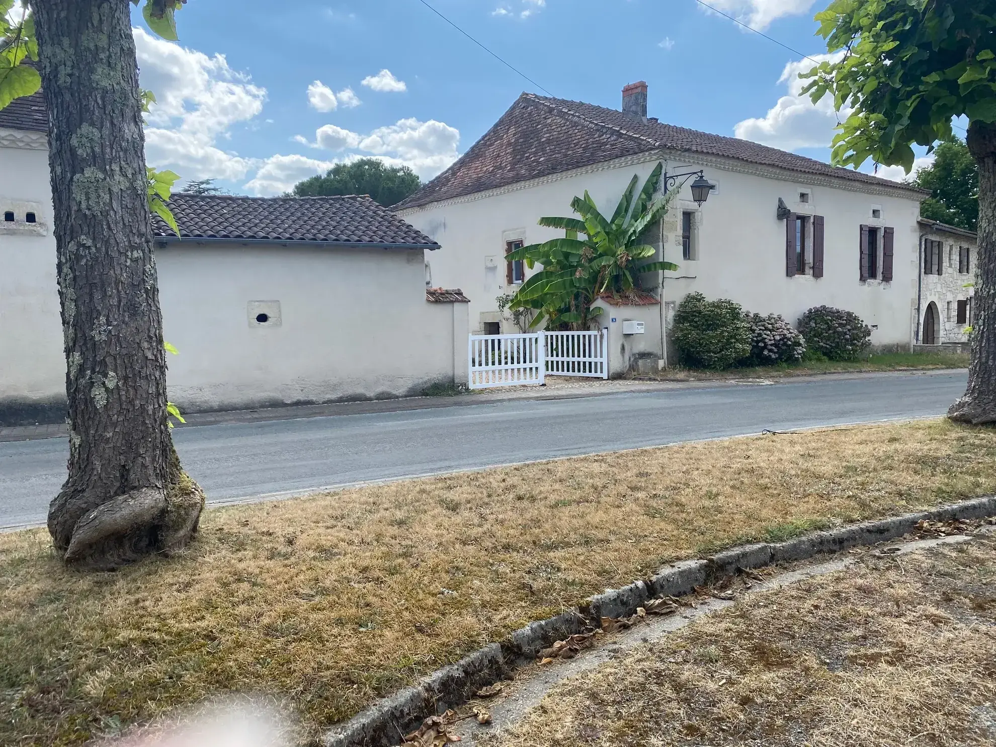 À vendre maison en pierre avec pigeonnier à Riberac, 140 m², terrain 1350 m², à rénover 