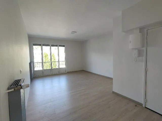 Appartement rénové de 77 m² avec parking à Tulle, idéal investissement 