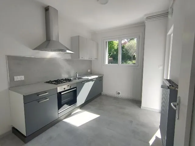 Appartement rénové de 77 m² avec parking à Tulle, idéal investissement