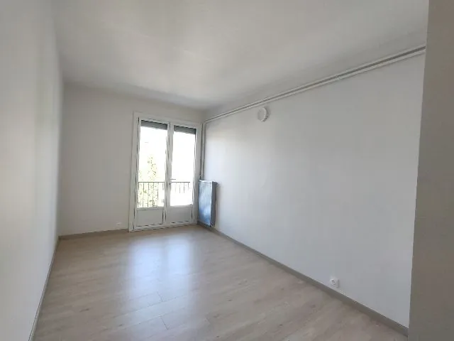 Appartement rénové de 77 m² avec parking à Tulle, idéal investissement 