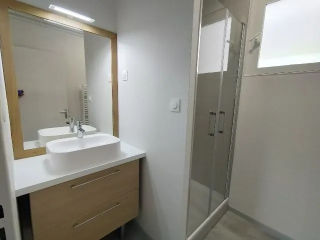 Appartement rénové de 77 m² avec parking à Tulle, idéal investissement 