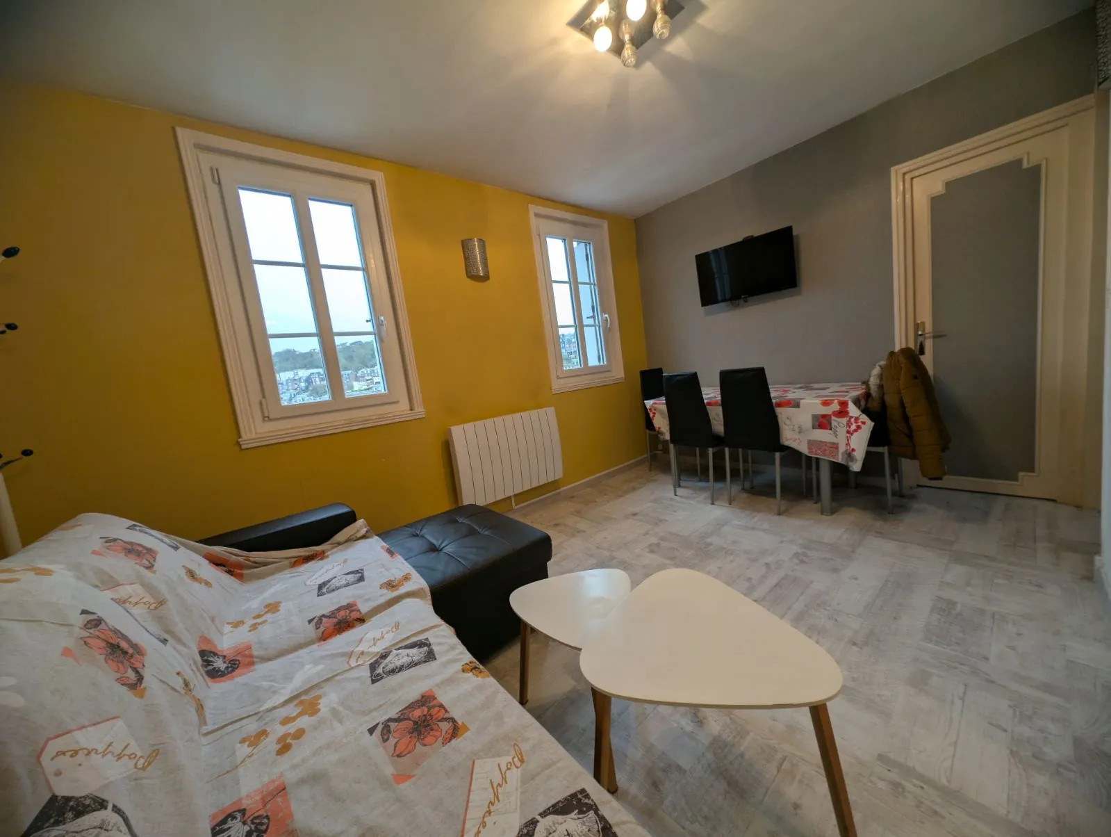 Appartement rénové avec vue sur le port au Tréport - 1 chambre, faible charges 