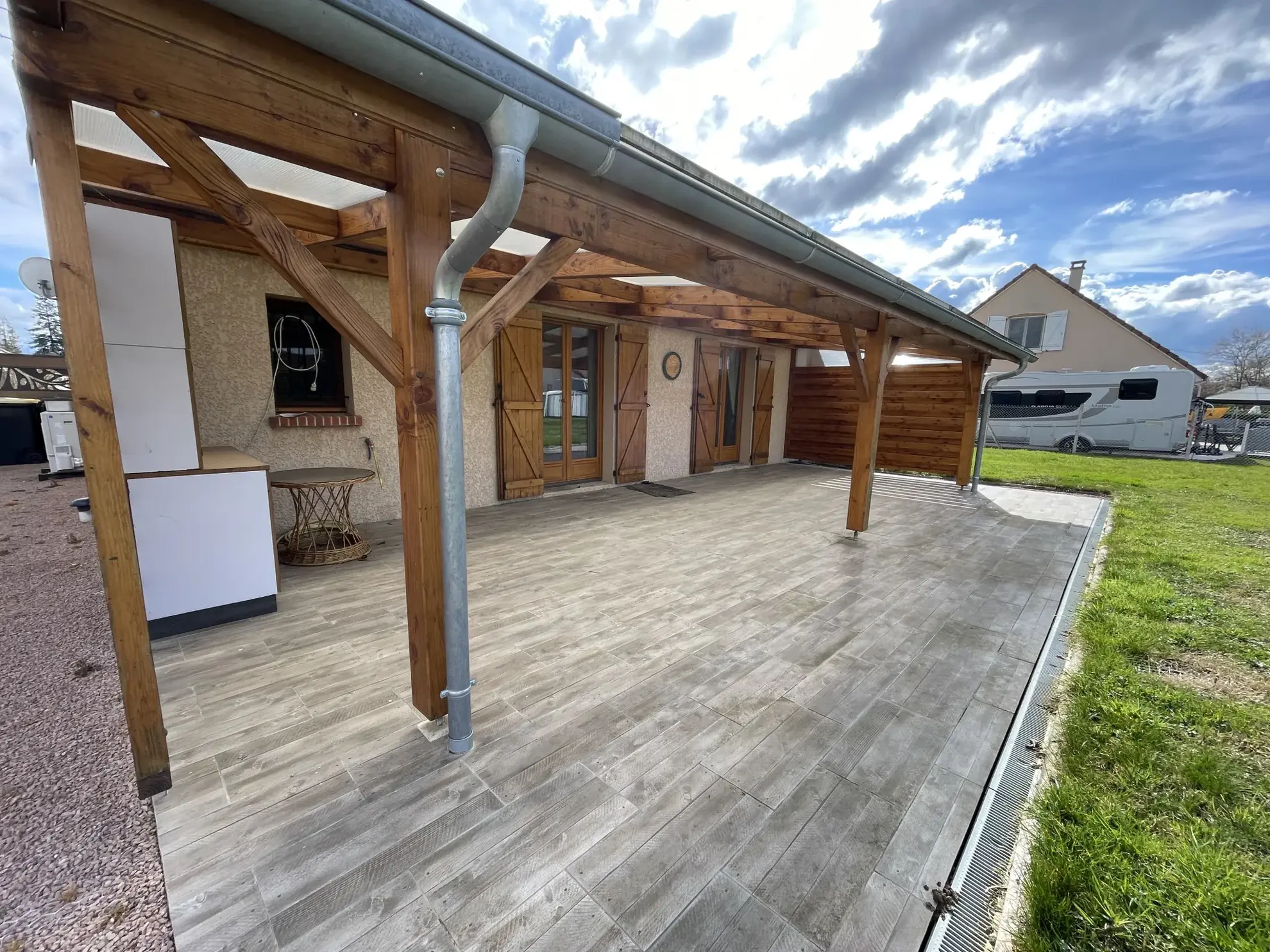 Maison de plain-pied lumineuse avec jardin et terrasse à Vendat 