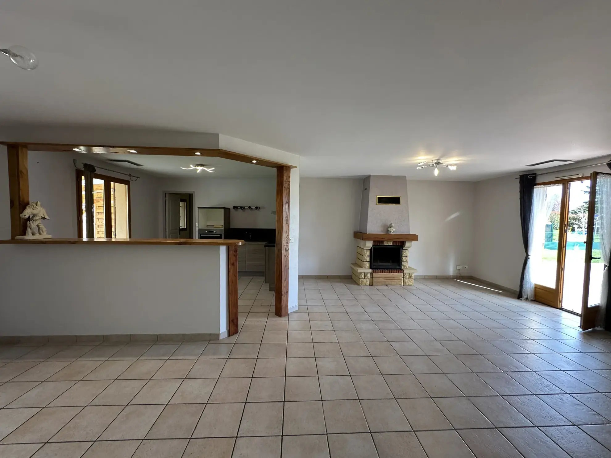 Maison de plain-pied lumineuse avec jardin et terrasse à Vendat 