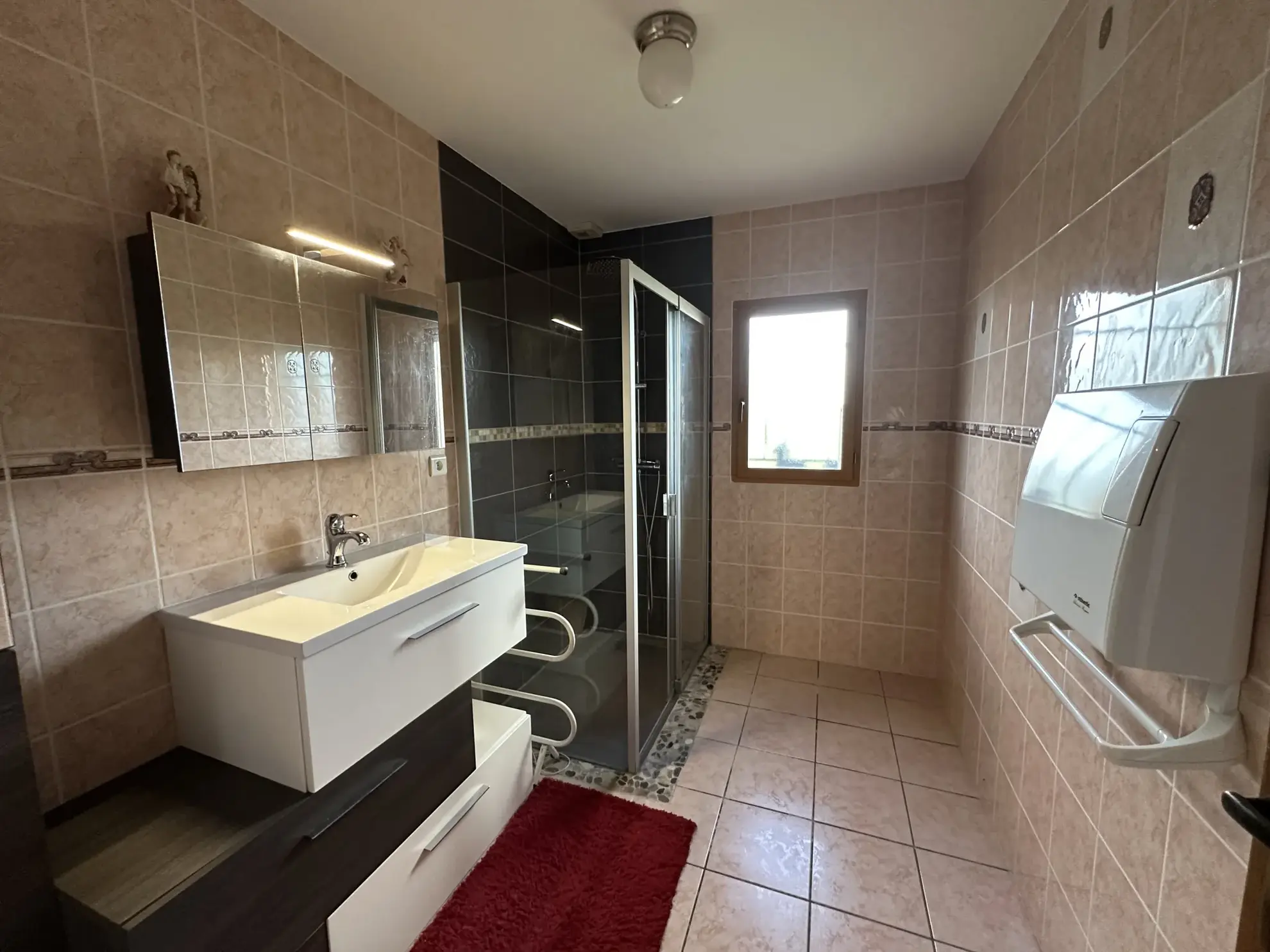 Maison de plain-pied lumineuse avec jardin et terrasse à Vendat 