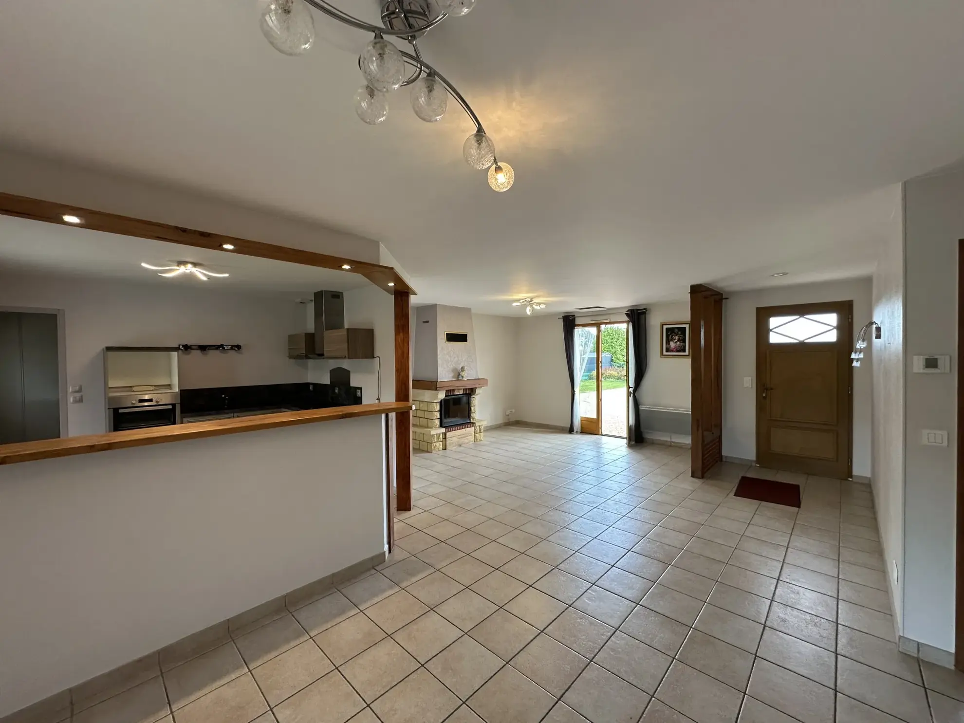 Maison de plain-pied lumineuse avec jardin et terrasse à Vendat 