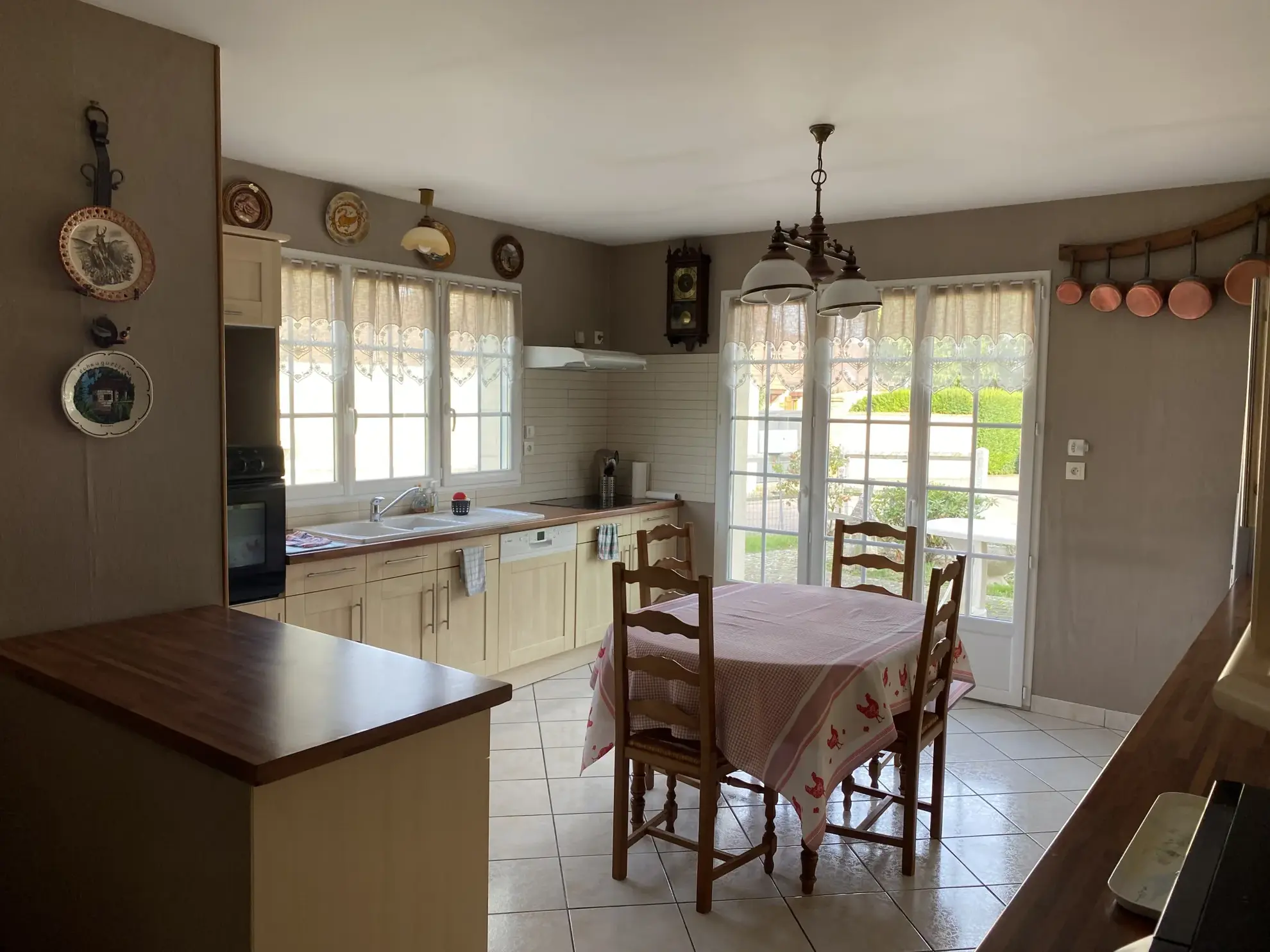 Maison traditionnelle de 131,7 m² avec jardin près des commerces et gare à Pacy-sur-Eure 