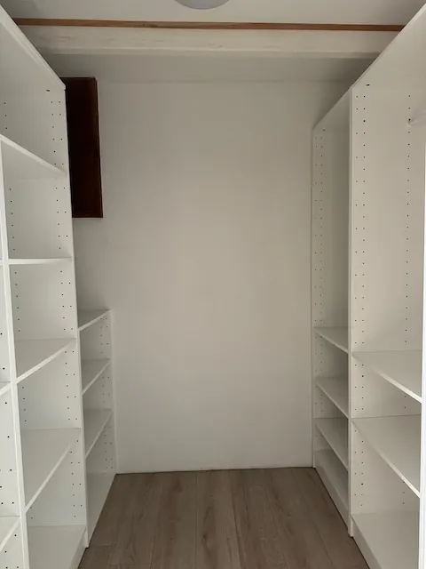 Maison en pierres avec véranda et terrain clos à Saint Jean de Beugné 