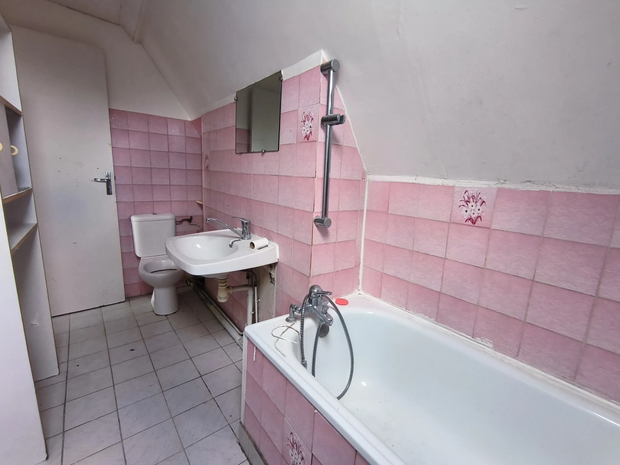 Maison à rénover de 77,8 m² à Saint-Pierre-lès-Elbeuf, idéal investisseurs ou primo-accédants 