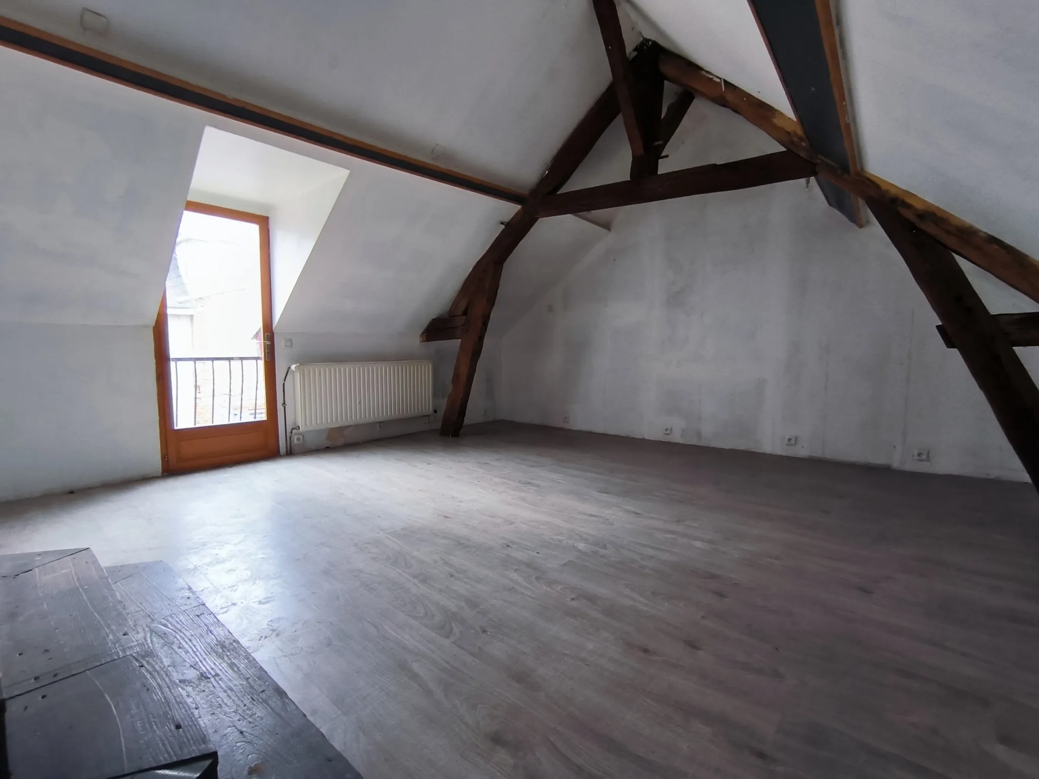 Maison à rénover de 77,8 m² à Saint-Pierre-lès-Elbeuf, idéal investisseurs ou primo-accédants 