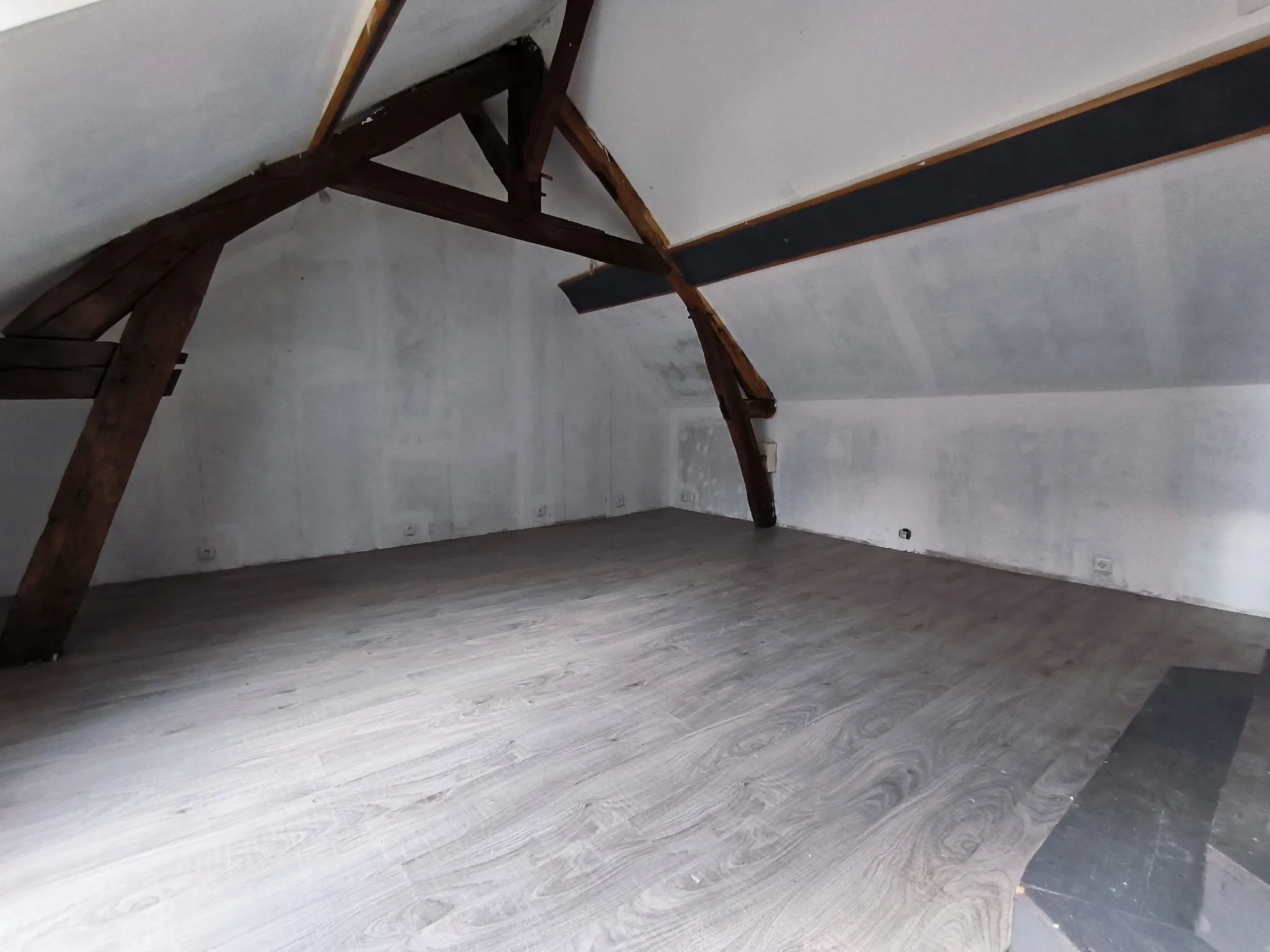 Maison à rénover de 77,8 m² à Saint-Pierre-lès-Elbeuf, idéal investisseurs ou primo-accédants 