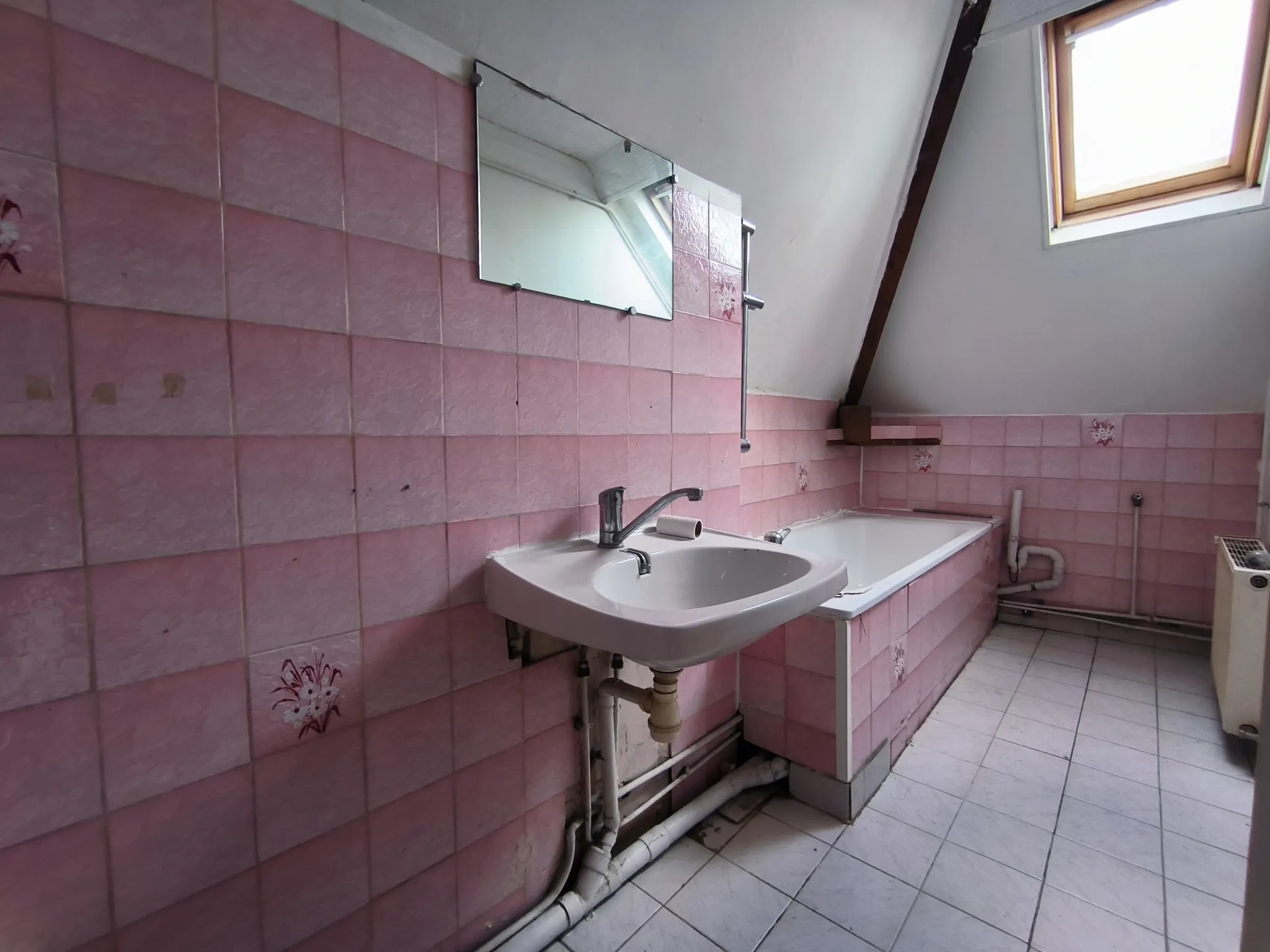 Maison à rénover de 77,8 m² à Saint-Pierre-lès-Elbeuf, idéal investisseurs ou primo-accédants 