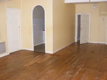 Immeuble de rapport à Marcigny avec locaux commerciaux et appartements locatifs 