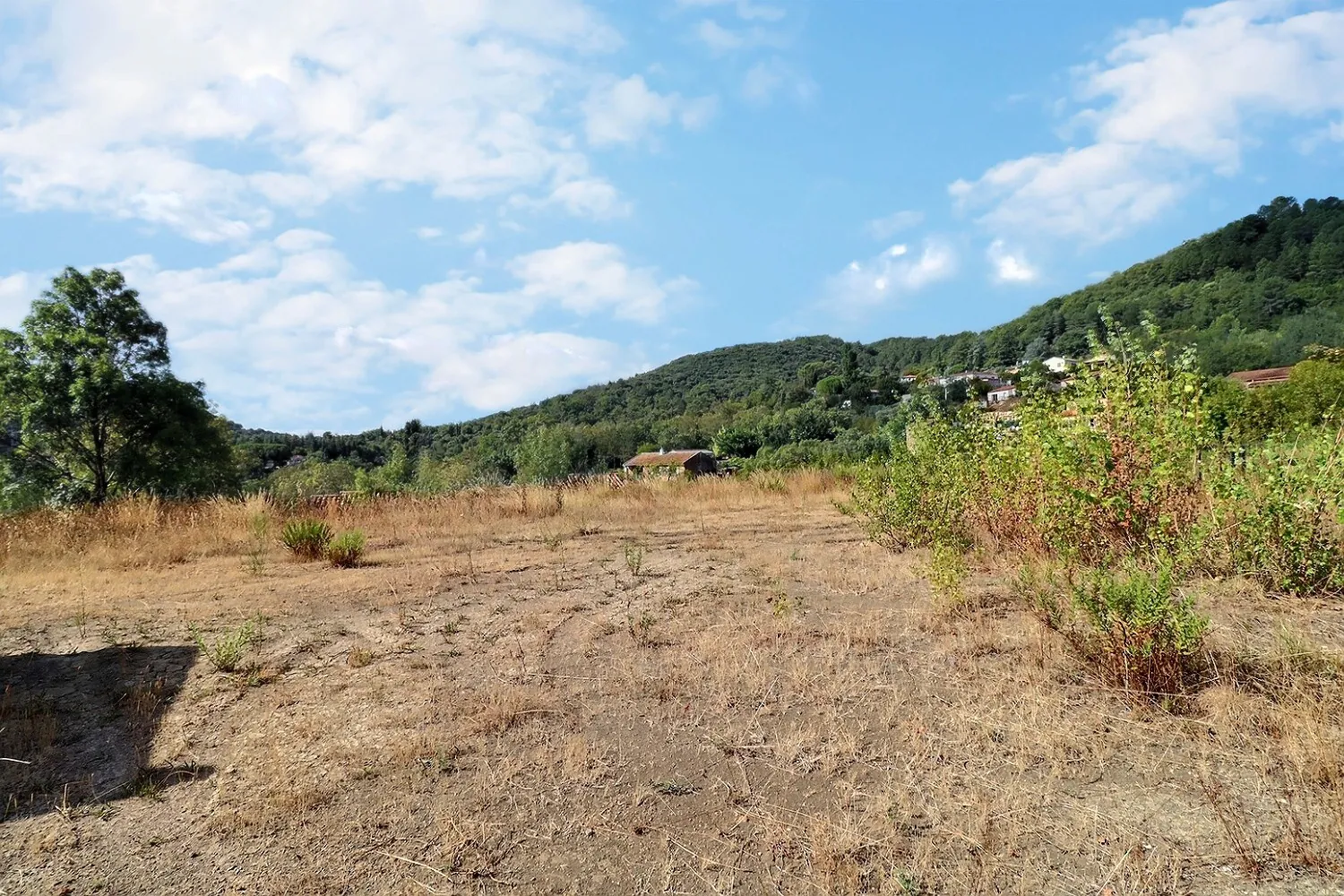 Terrain à bâtir de 1800 m² à Lodève avec vue panoramique 
