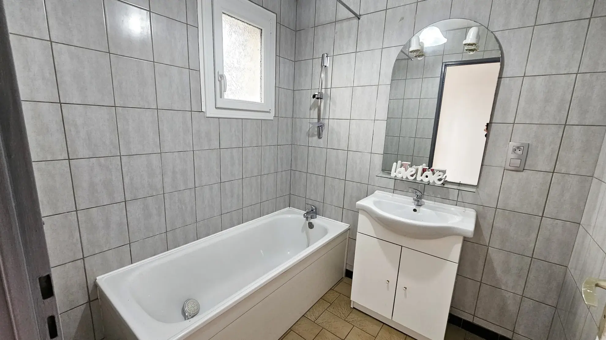 Maison de plain-pied avec 3 chambres et grand sous-sol à Longueville-sur-Scie 