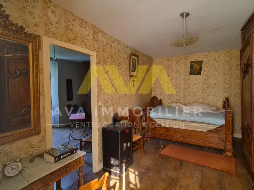 Maison de maître avec dépendances et terrains à Navarrenx, authenticité et potentiel 