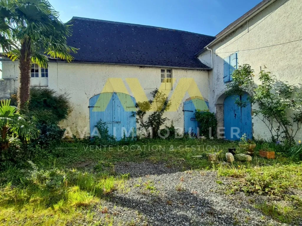 Maison de maître avec dépendances et terrains à Navarrenx, authenticité et potentiel 