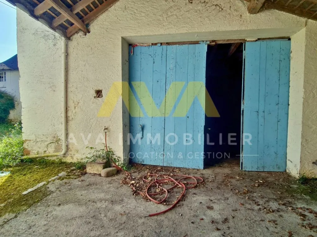 Maison de maître avec dépendances et terrains à Navarrenx, authenticité et potentiel 