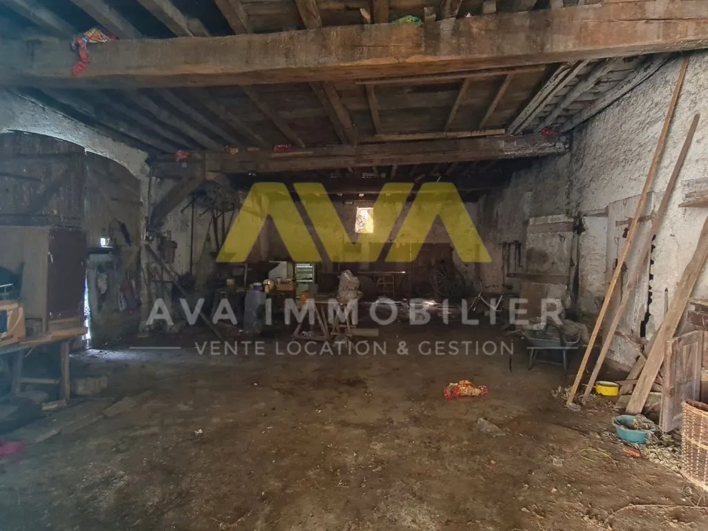 Maison de maître avec dépendances et terrains à Navarrenx, authenticité et potentiel 