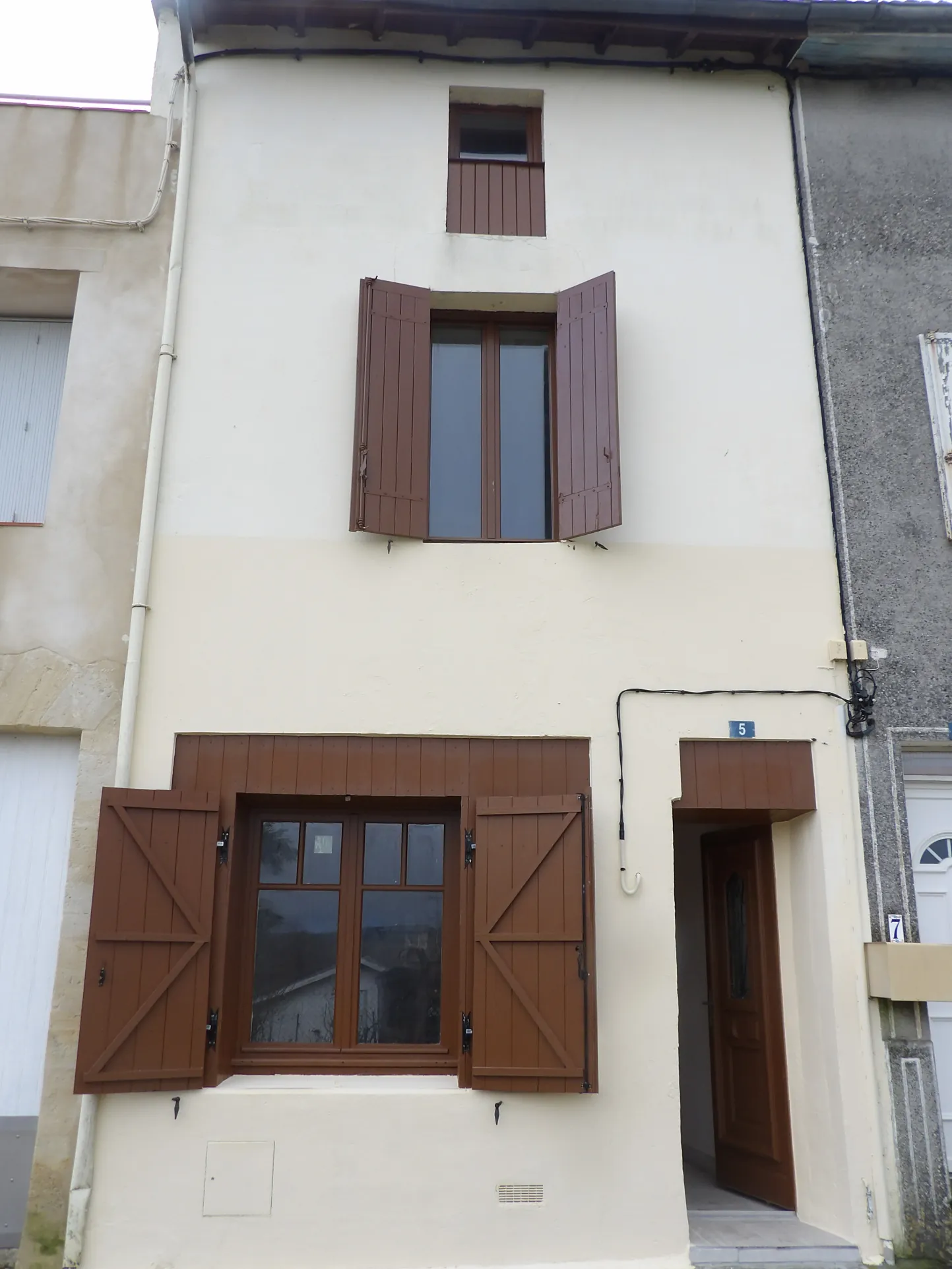 Maison de ville à Monségur avec vue dégagée – Idéal premier achat ou investissement 